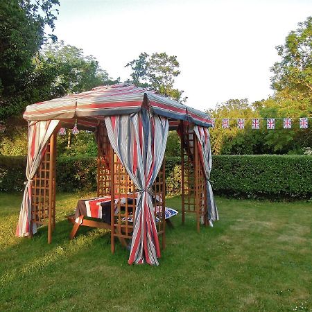 Fosse Farmhouse Holiday Cottages Chippenham  Dış mekan fotoğraf