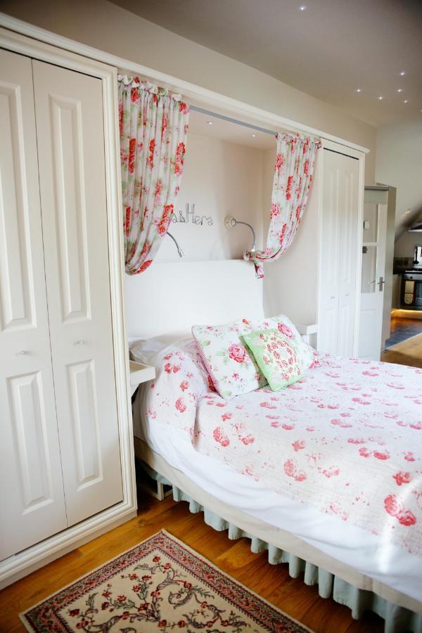 Fosse Farmhouse Holiday Cottages Chippenham  Dış mekan fotoğraf